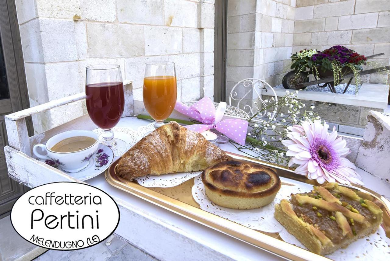 Castello Salentino B&B เมเลนดูญโญ ภายนอก รูปภาพ