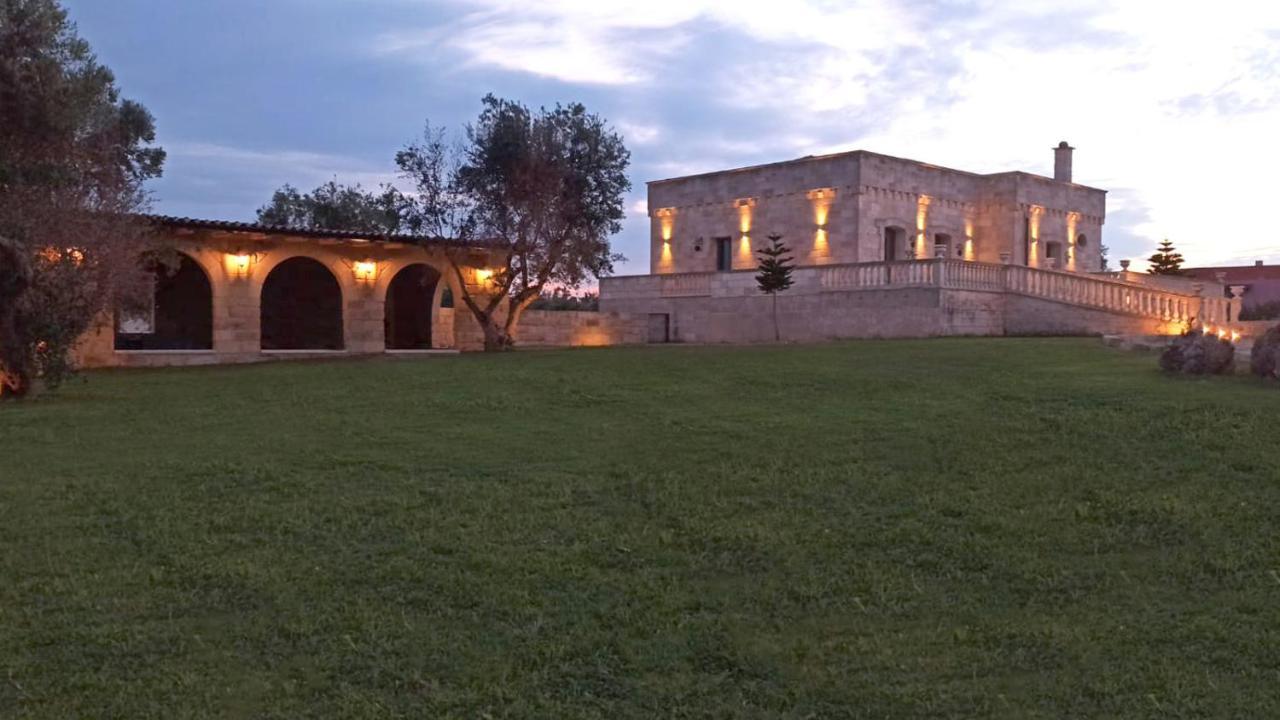 Castello Salentino B&B เมเลนดูญโญ ภายนอก รูปภาพ