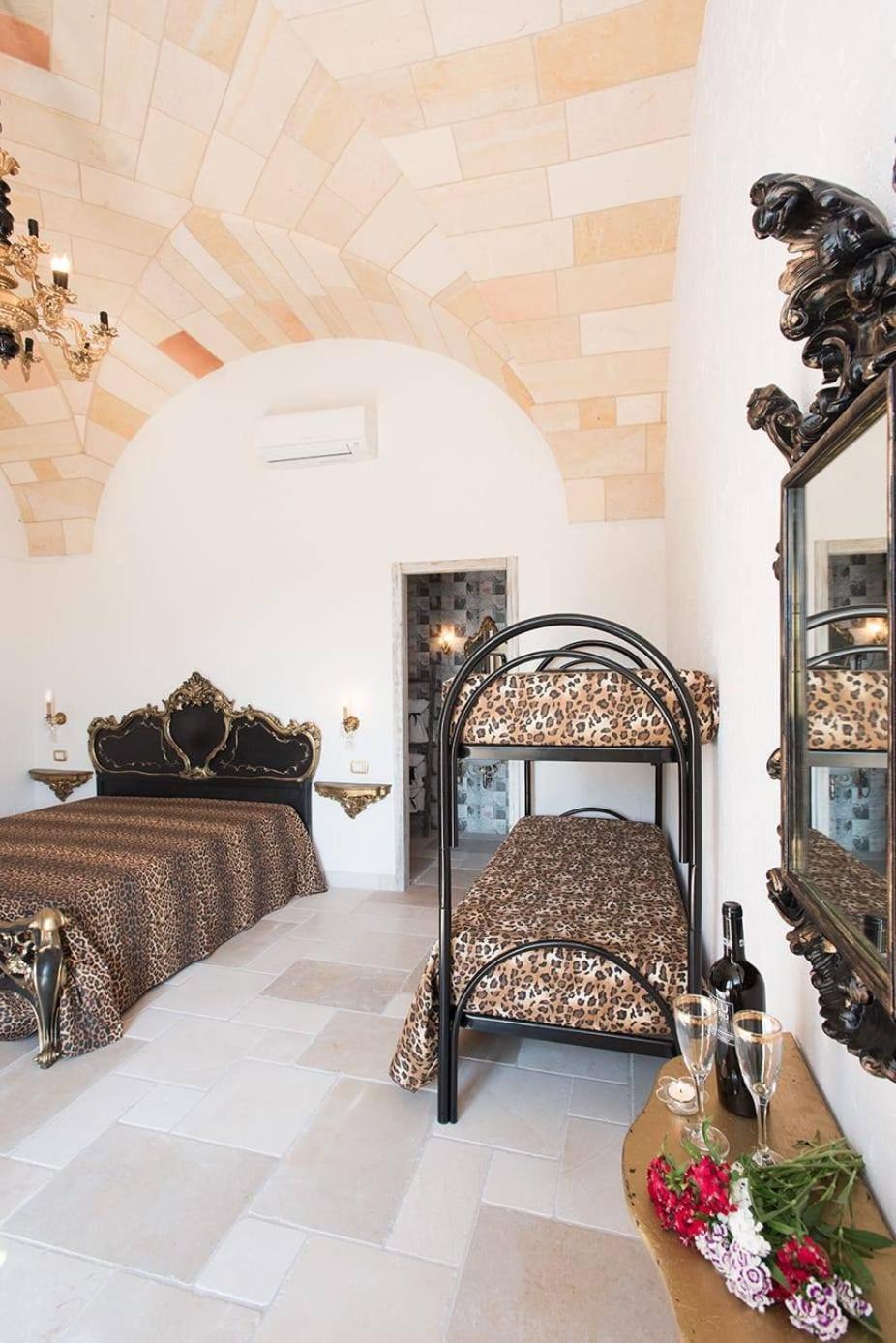 Castello Salentino B&B เมเลนดูญโญ ภายนอก รูปภาพ