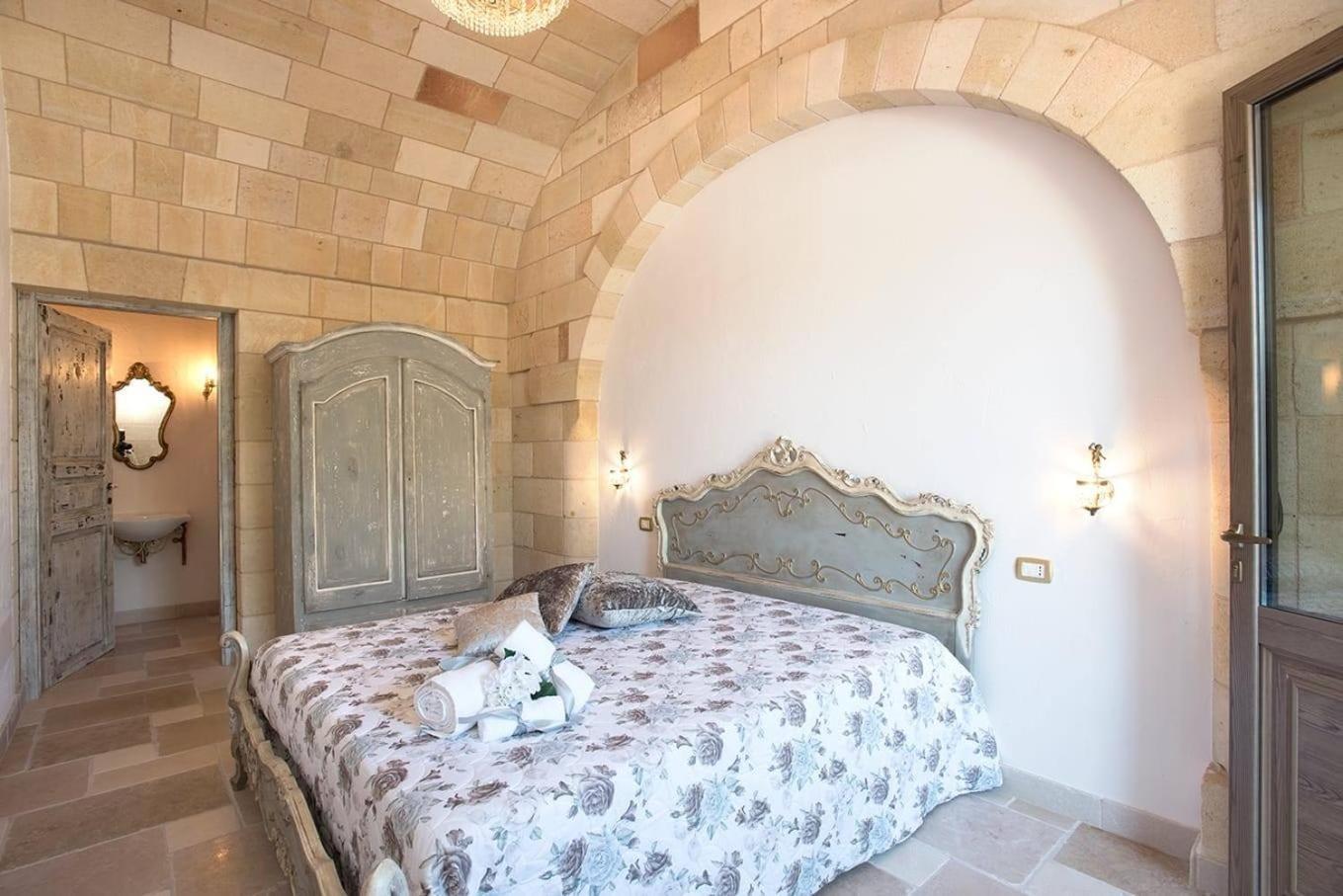 Castello Salentino B&B เมเลนดูญโญ ภายนอก รูปภาพ
